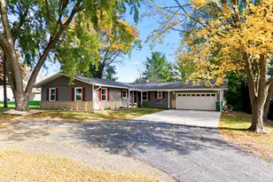 404 Willow Dr, Belvidere, IL 61008 - Photo 2