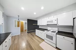 404 Willow Dr, Belvidere, IL 61008 - Photo 6