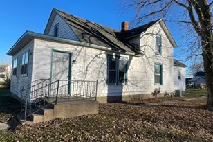 801 Main St, Crescent City, IL 60928 - Photo 2