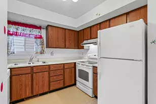 1928 Blackthorn Dr, Champaign, IL 61821 - Photo 12