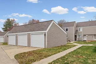 1928 Blackthorn Dr, Champaign, IL 61821 - Photo 2