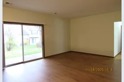 1735 Chesapeake Lane #7, Schaumburg, IL 60193 - Photo 4