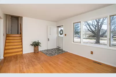 943 Cambridge Lane, Crystal Lake, IL 60014 - Photo 4