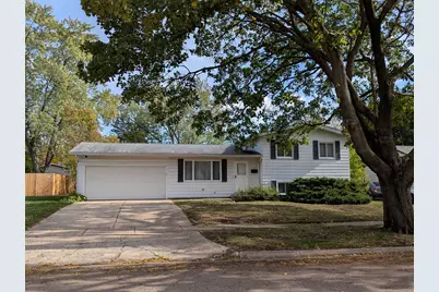 943 Cambridge Lane, Crystal Lake, IL 60014 - Photo 2