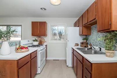 943 Cambridge Lane, Crystal Lake, IL 60014 - Photo 6