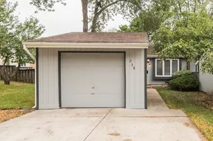 238 Driftwood Ln, Bloomingdale, IL 60108 - Photo 2