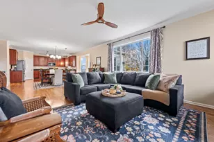 38 E Meadow Dr, Cortland, IL 60112 - Photo 26