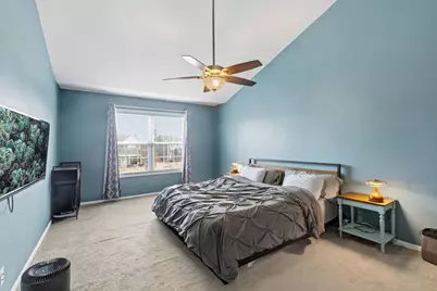 2138 N Green Valley Lane, Round Lake Beach, IL 60073 - Photo 12