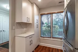 1087 Deerfield Pl, Highland Park, IL 60035 - Photo 6