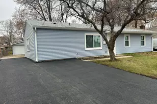 616 Parkside Cir, Streamwood, IL 60107 - Photo 2