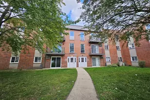 125 W Elk Trail, Carol Stream, IL 60188 - Photo 2