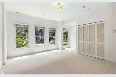 834 W Village Court, Chicago, IL 60608 - Photo 8