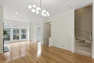 834 W Village Ct, Chicago, IL 60608 - Photo 6
