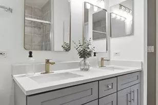 834 W Village Ct, Chicago, IL 60608 - Photo 16