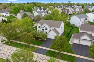 1 Firethorn Ct, Bolingbrook, IL 60490 - Photo 2