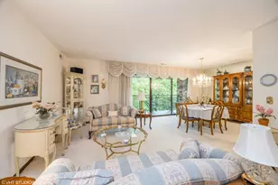 301 Lake Hinsdale Dr, Willowbrook, IL 60527 - Photo 4