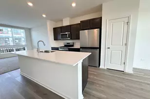 387 Summit Cir, Lombard, IL 60148 - Photo 4