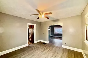 410 Oakley Ave, Rockford, IL 61101 - Photo 8