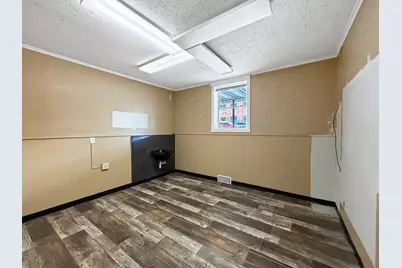 222 W Exchange Street, Freeport, IL 61032 - Photo 46