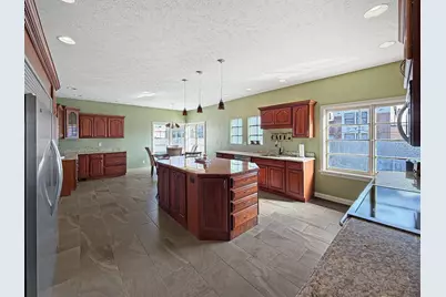 222 W Exchange Street, Freeport, IL 61032 - Photo 8