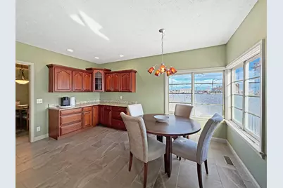 222 W Exchange Street, Freeport, IL 61032 - Photo 10