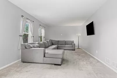 42 W Auburndale Avenue, Cortland, IL 60112 - Photo 6