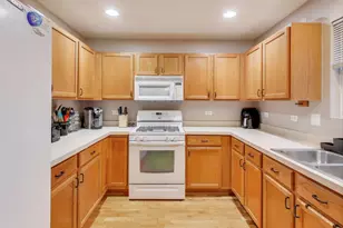 104 Waterbury Cir, Oswego, IL 60543 - Photo 10