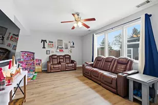 2007 Windcrest Ln, Joliet, IL 60431 - Photo 10