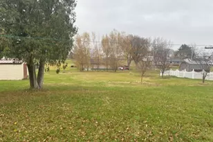 412 W 2nd St, Lostant, IL 61334 - Photo 20