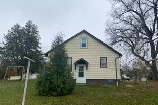 412 W 2nd St, Lostant, IL 61334 - Photo 2