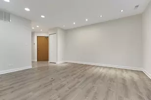 537 E Shag Bark Ln, Streamwood, IL 60107 - Photo 2