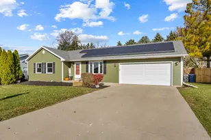 93 W Benson Ave, Cortland, IL 60112 - Photo 1