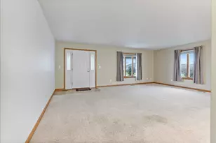 703 Kingwood Dr, El Paso, IL 61738 - Photo 4