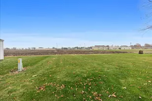 703 Kingwood Dr, El Paso, IL 61738 - Photo 18