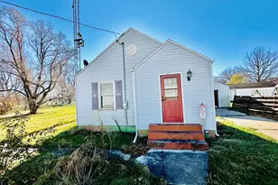 303 E 1st St, Cedar Point, IL 61316 - Photo 2