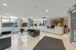 300 N State St, Chicago, IL 60654 - Photo 2