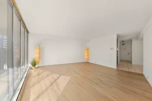 300 N State St, Chicago, IL 60654 - Photo 4