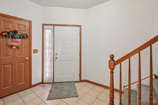 354 Vaughn Cir, Aurora, IL 60502 - Photo 4