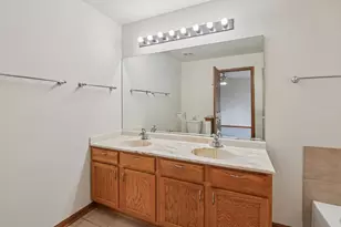 354 Vaughn Cir, Aurora, IL 60502 - Photo 26