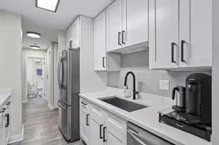 111 E Chestnut St, Chicago, IL 60611 - Photo 14