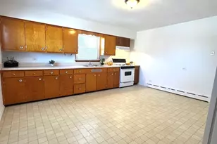 1915 Seymour Ave, North Chicago, IL 60064 - Photo 8