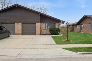 1220 Fulton Dr, Streamwood, IL 60107 - Photo 2