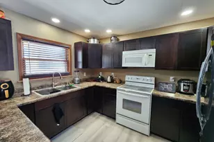 512 E Bronson St, Streator, IL 61364 - Photo 2