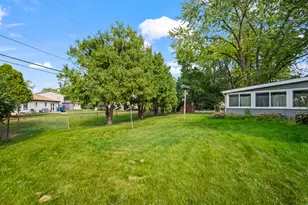 7979 Huntington Cir N, Hanover Park, IL 60133 - Photo 20