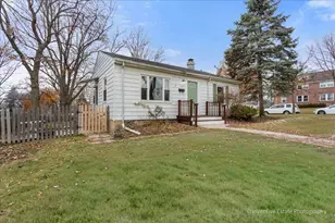 302 S Park St, Westmont, IL 60559 - Photo 2
