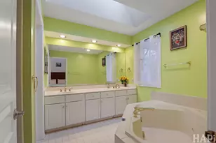 1121 Williamsburg Cir, Grayslake, IL 60030 - Photo 14