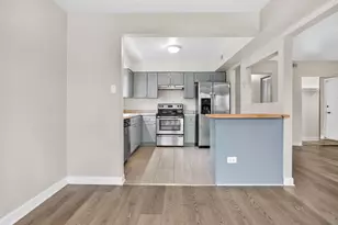 22509 Pleasant Dr, Richton Park, IL 60471 - Photo 4