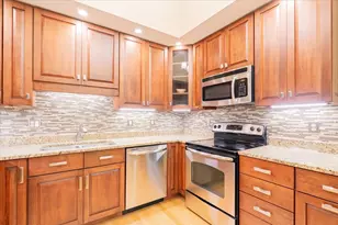 212 N Center St, Bloomington, IL 61701 - Photo 6