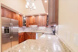 212 N Center St, Bloomington, IL 61701 - Photo 4