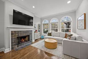 2852 N Damen Ave, Chicago, IL 60618 - Photo 2